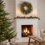Couronne décorative RAKUNO, pommes de pin, baies noires, LED, Ø65cm
