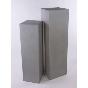 Colonne à plantes carrée sur socle LIMBORO, lot de 2, fibre de verre, couleur sable, 28 x 28 x 100 cm, 35 x 35 x 120 cm Colonne à plantes carrée sur socle LIMBORO, lot de 2, fibre de verre, couleur sable, 28 x 28 x 100 cm, 35 x 35 x 120 cm