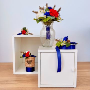 Là où l'amour grandit et où les valeurs s'épanouissent - Bouquet de mariée avec des petites fleurs à épingler, réalisé par Tina à la demande de la cliente