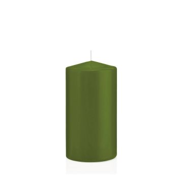 Bougie pilier MAEVA, vert olive, 15cm, Ø8cm, 69h - Made in Germany