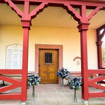 Midnight Bloom grands bouquets pour arche et église – demande client de Julie Fleur