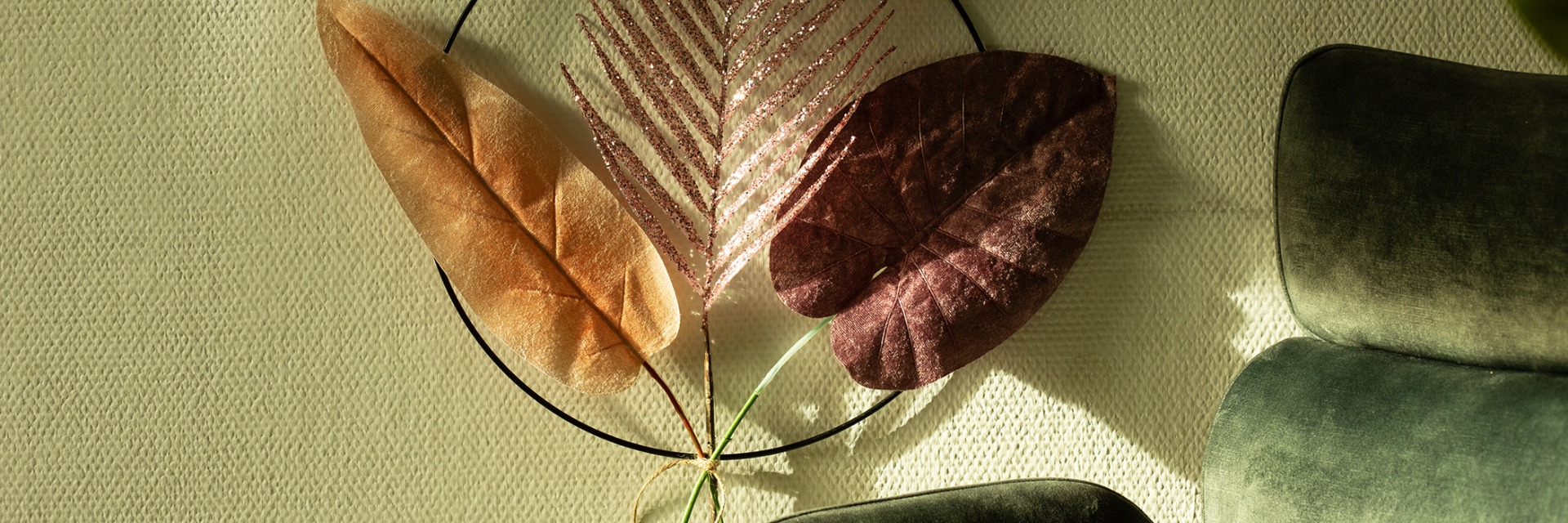 Décoration avec de faux palmiers & des feuilles artificielles