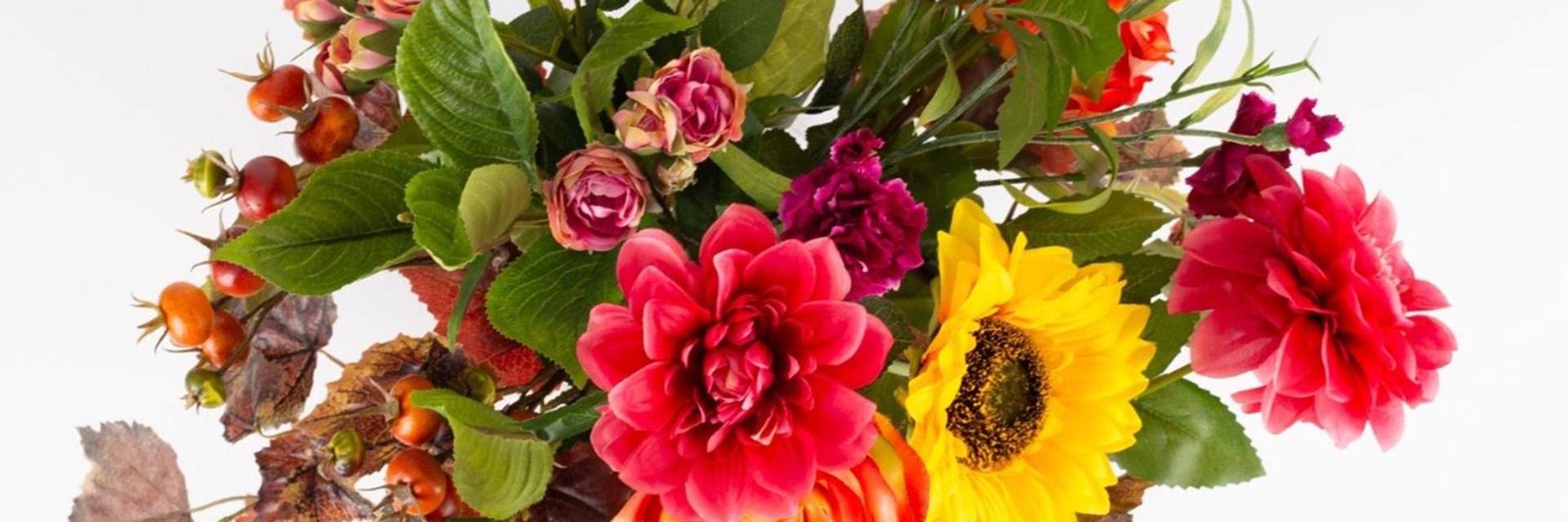 Des fleurs d'automne artificielles comme des vraies
